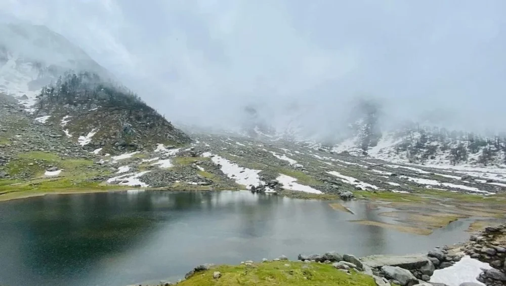 Kareri-Lake-trek