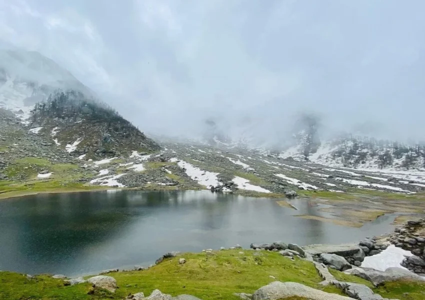 Kareri-Lake-trek