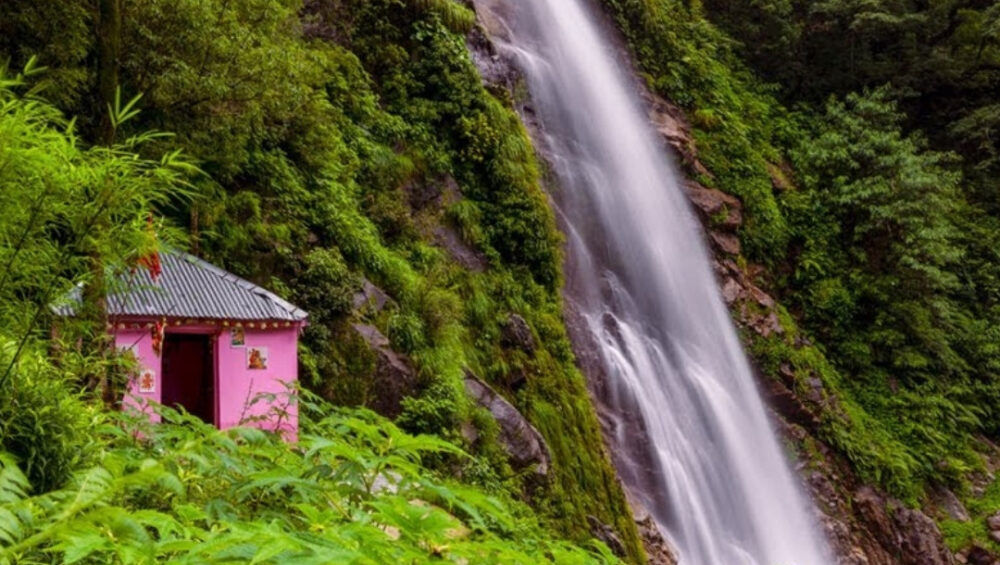 Khabru Waterfall Trek